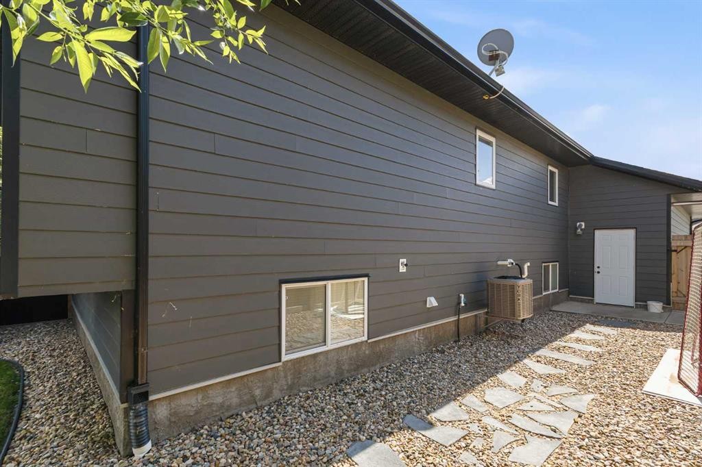 33-2715 73 Avenue, Lloydminster, AB - Outdoor With Exterior