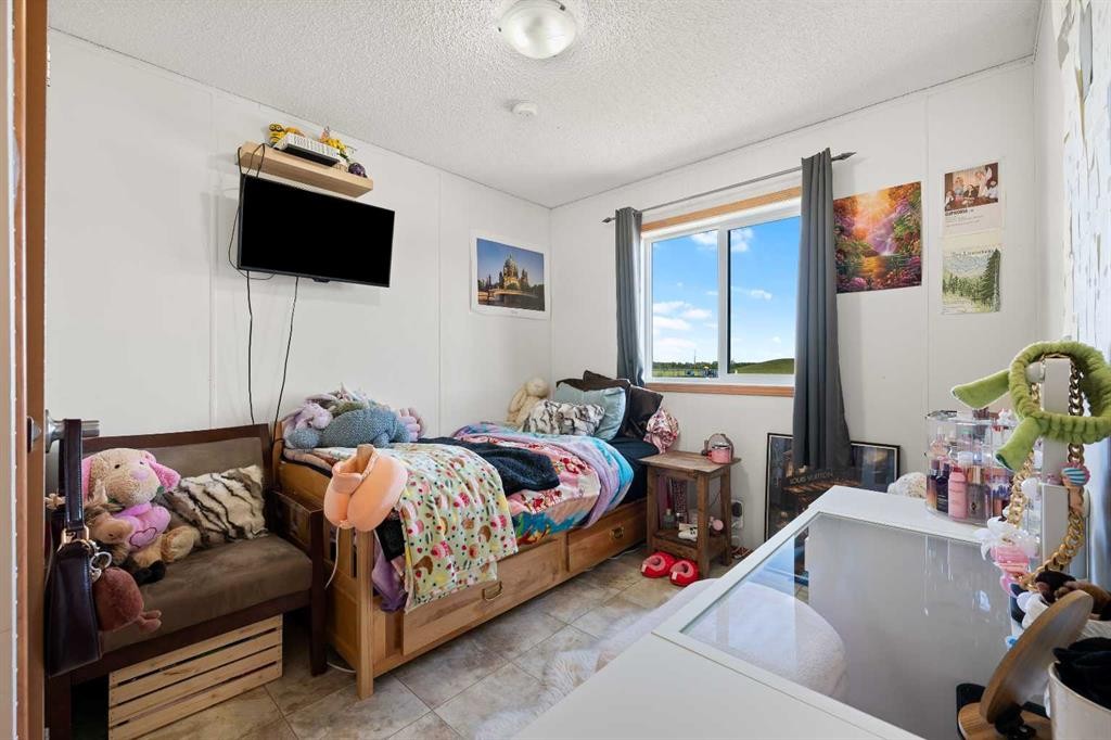 5207 52 Avenue, Blackfoot, AB - Indoor Photo Showing Bedroom
