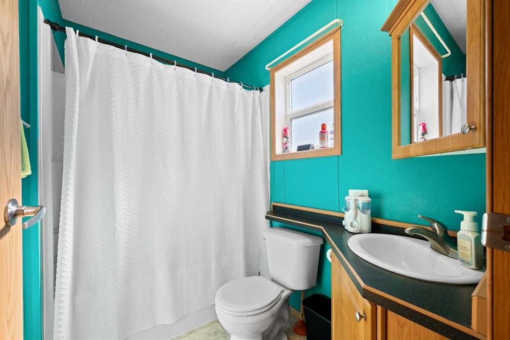 5207 52 Avenue, Blackfoot, AB - Indoor Photo Showing Bathroom