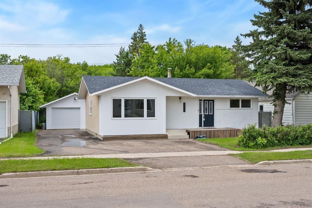 5510 45 Street, Lloydminster, AB - Outdoor
