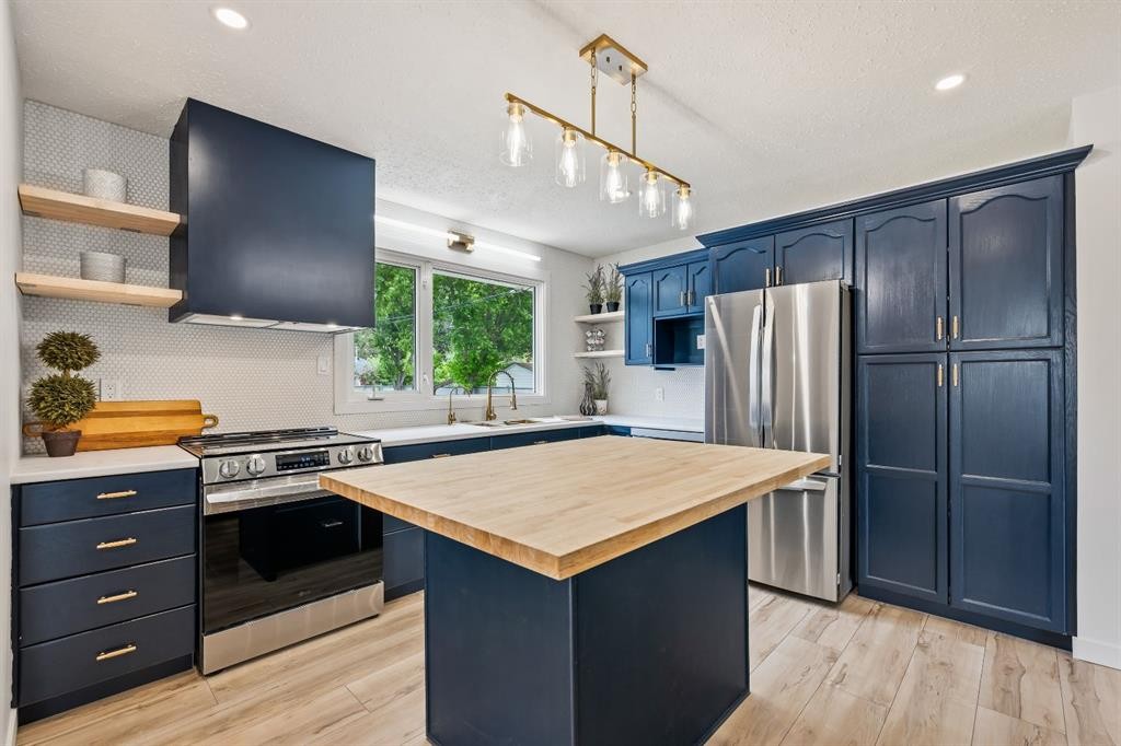 5510 45 Street, Lloydminster, AB - Indoor Photo Showing Kitchen