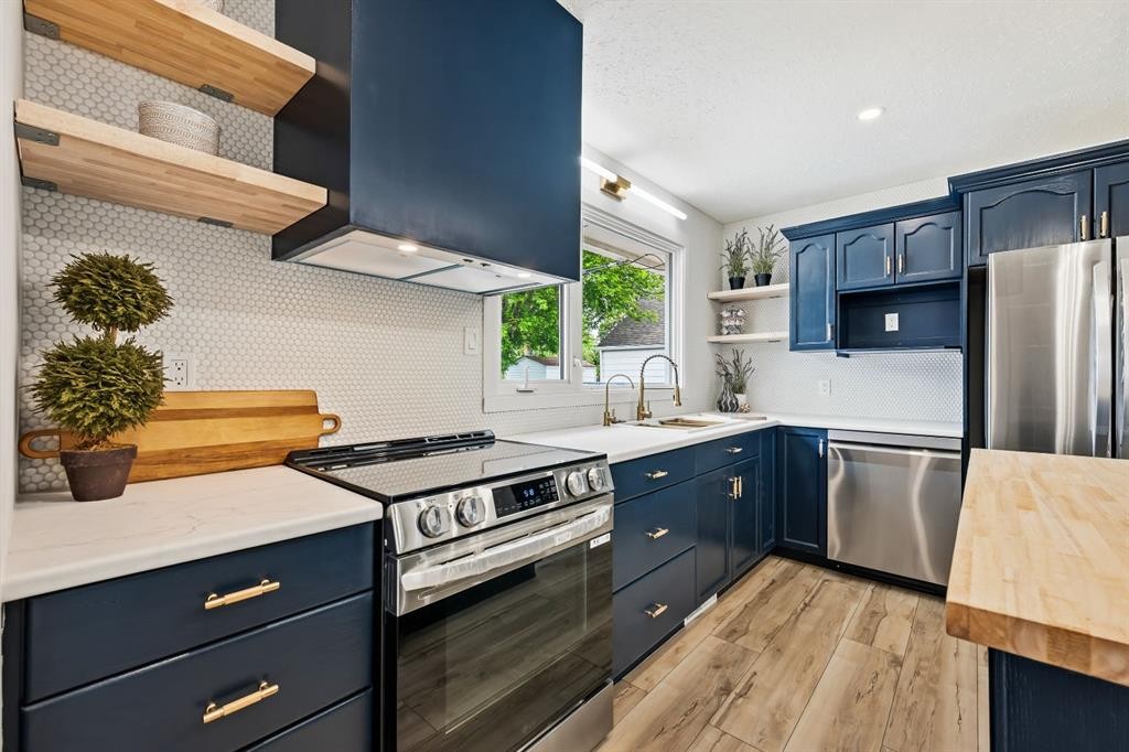5510 45 Street, Lloydminster, AB - Indoor Photo Showing Kitchen