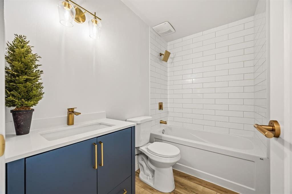 5510 45 Street, Lloydminster, AB - Indoor Photo Showing Bathroom