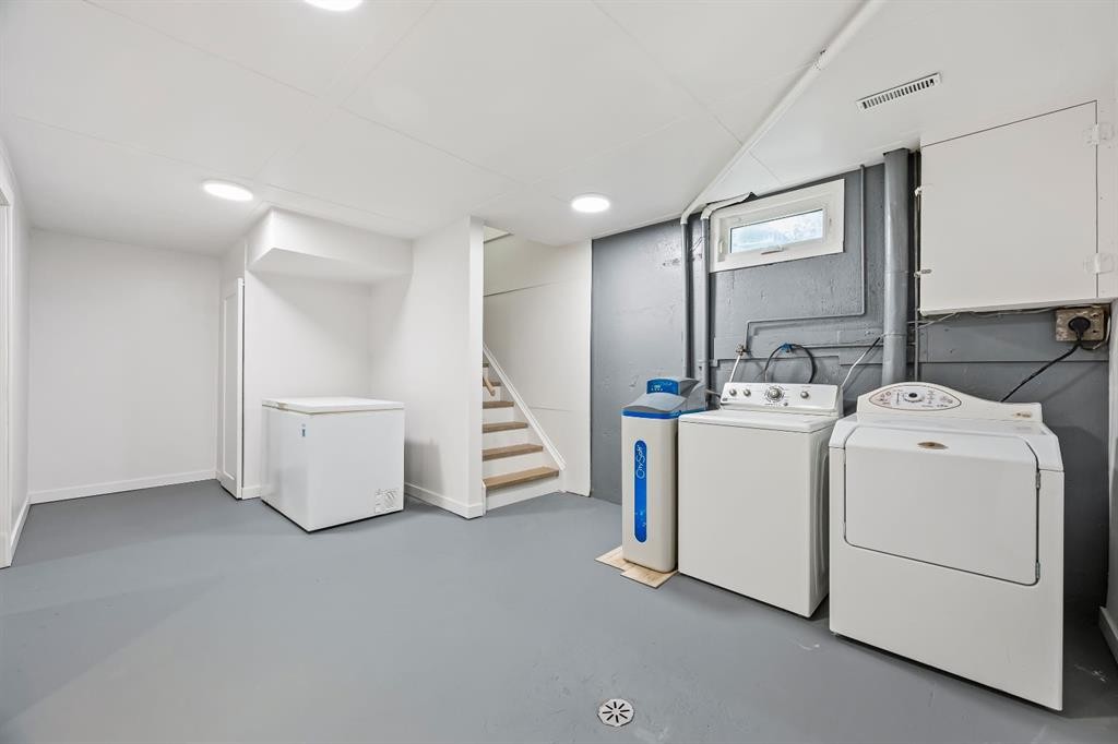 5510 45 Street, Lloydminster, AB - Indoor Photo Showing Laundry Room