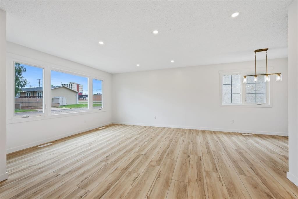 5510 45 Street, Lloydminster, AB - Indoor Photo Showing Other Room