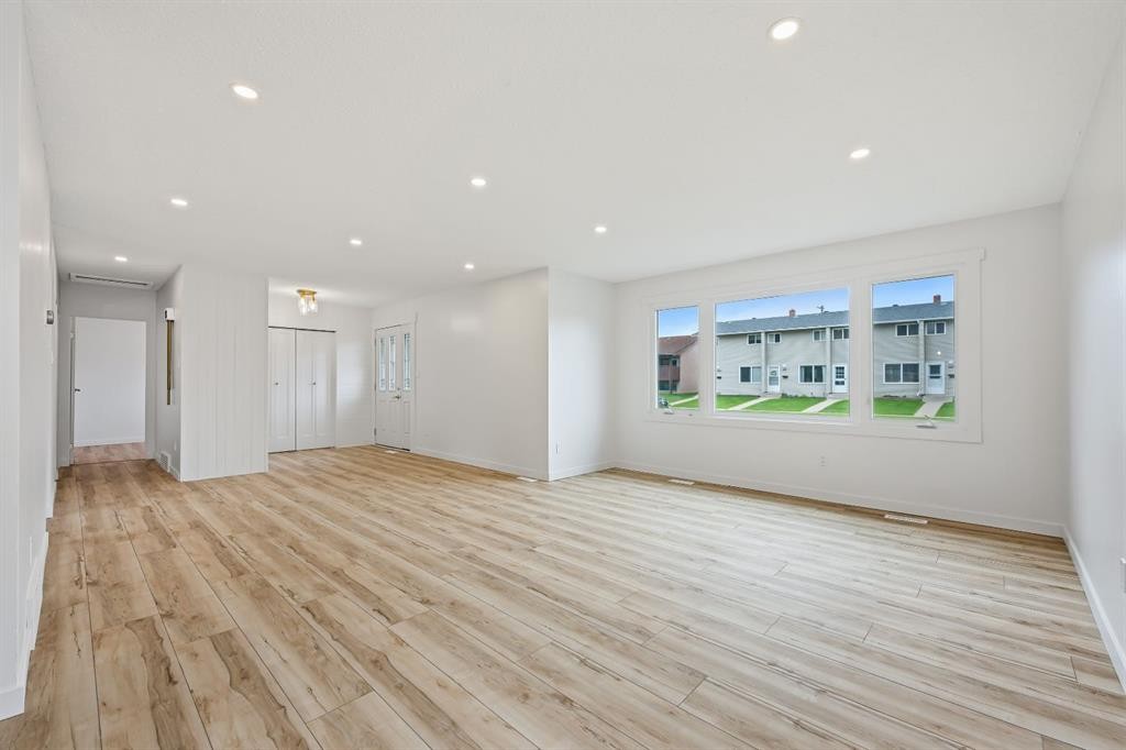 5510 45 Street, Lloydminster, AB - Indoor