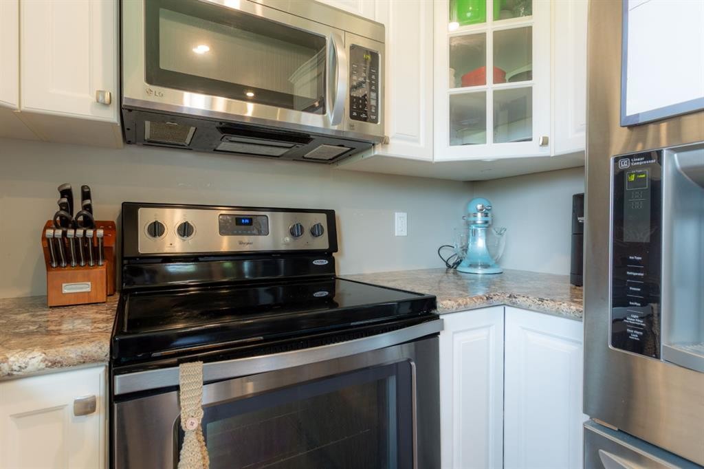 5206 48 Street, Lloydminster, AB - Indoor Photo Showing Kitchen With Upgraded Kitchen