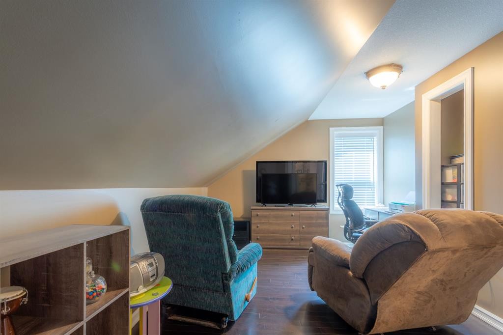 5206 48 Street, Lloydminster, AB - Indoor