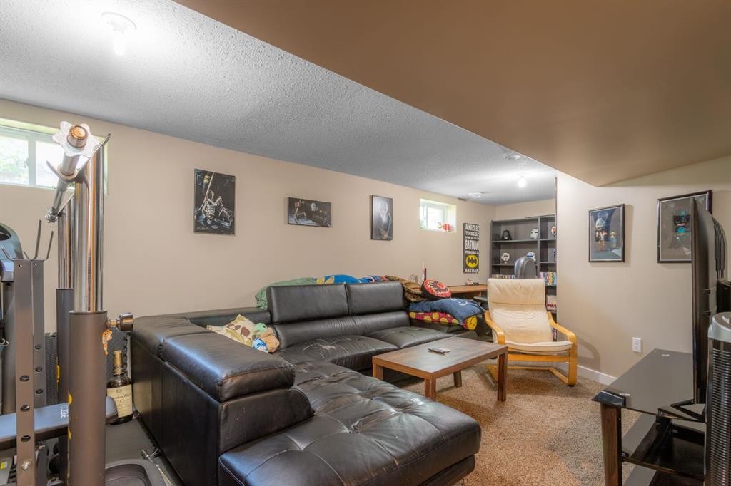 5206 48 Street, Lloydminster, AB - Indoor Photo Showing Living Room