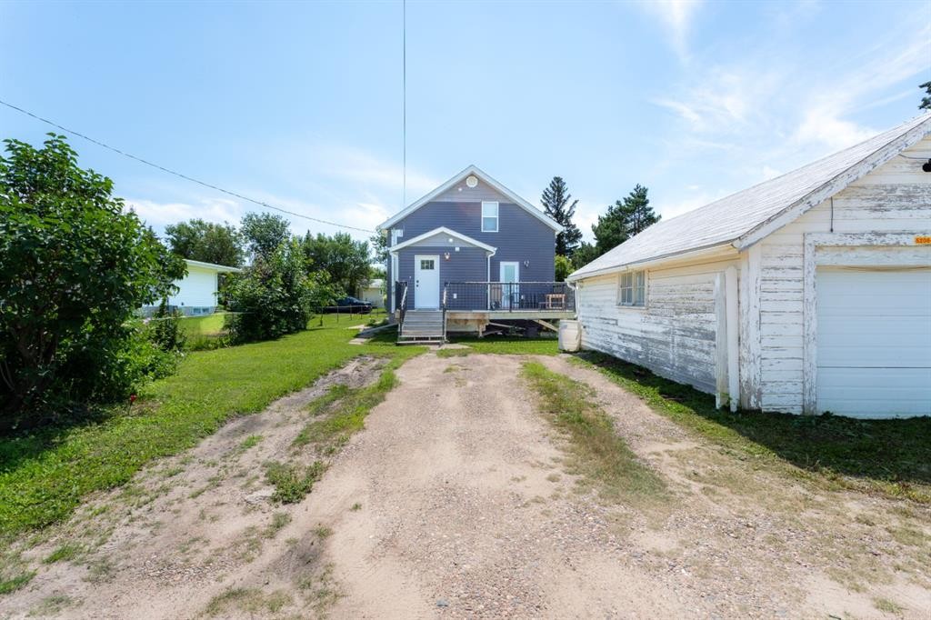 5206 48 Street, Lloydminster, AB - Outdoor