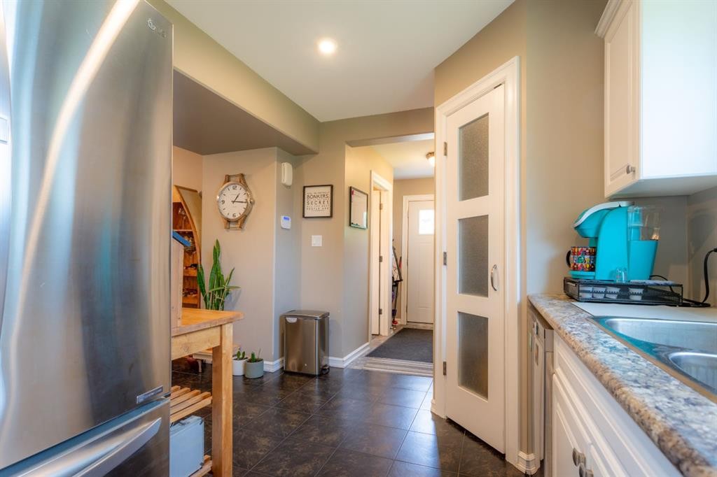 5206 48 Street, Lloydminster, AB - Indoor Photo Showing Kitchen With Double Sink