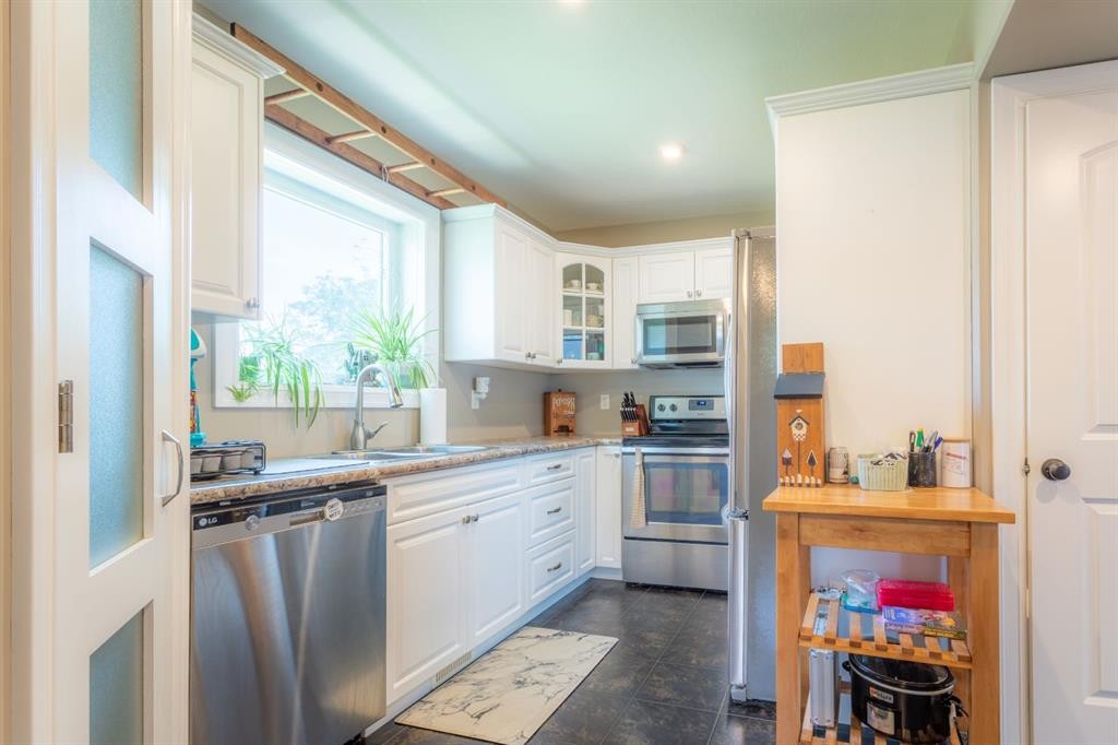 5206 48 Street, Lloydminster, AB - Indoor Photo Showing Kitchen