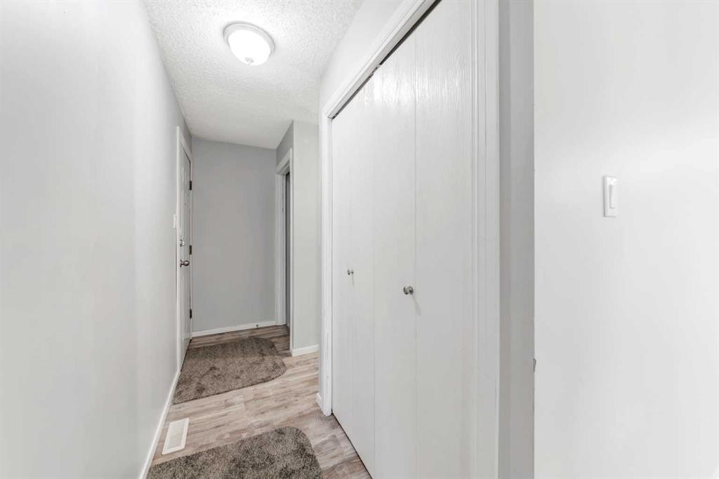 8-5219 57 Street, Lloydminster, AB - Indoor Photo Showing Other Room