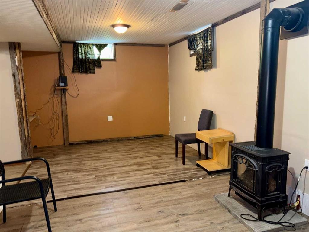 4831 52 Street, Innisfree, AB - Indoor