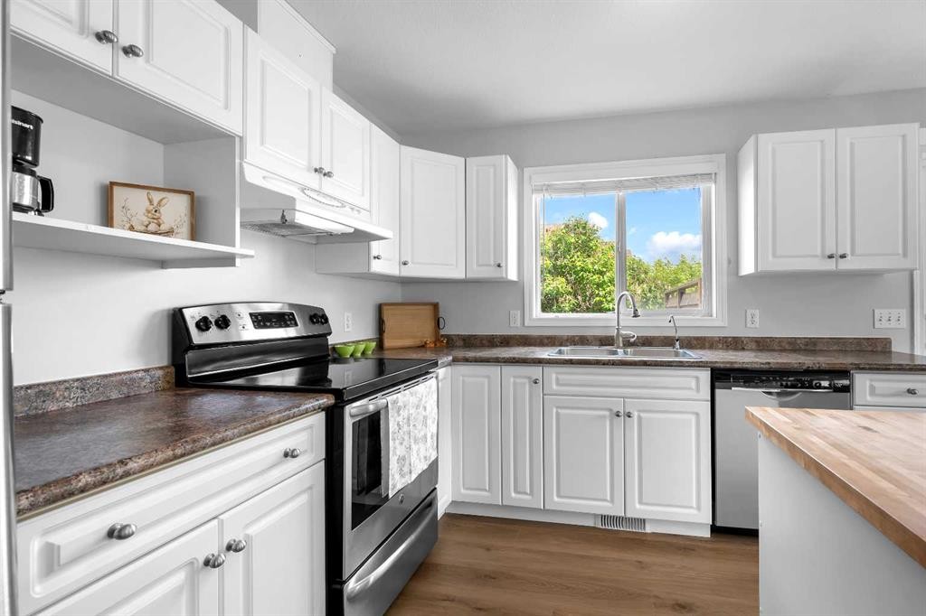 3101 51 Avenue, Lloydminster, AB