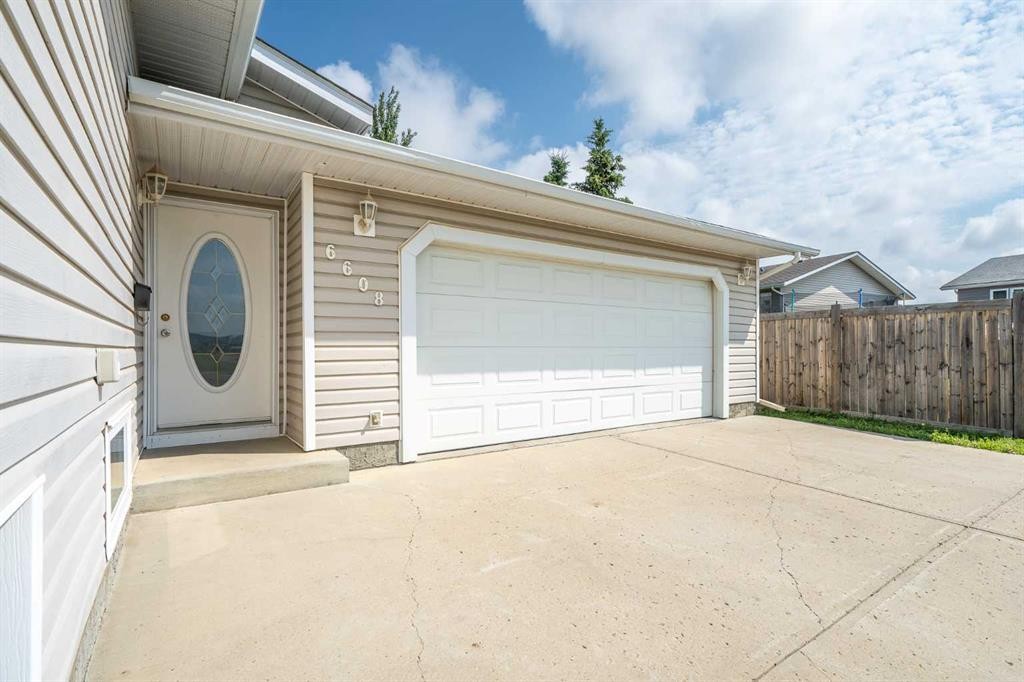 6608 39 Street, Lloydminster, AB