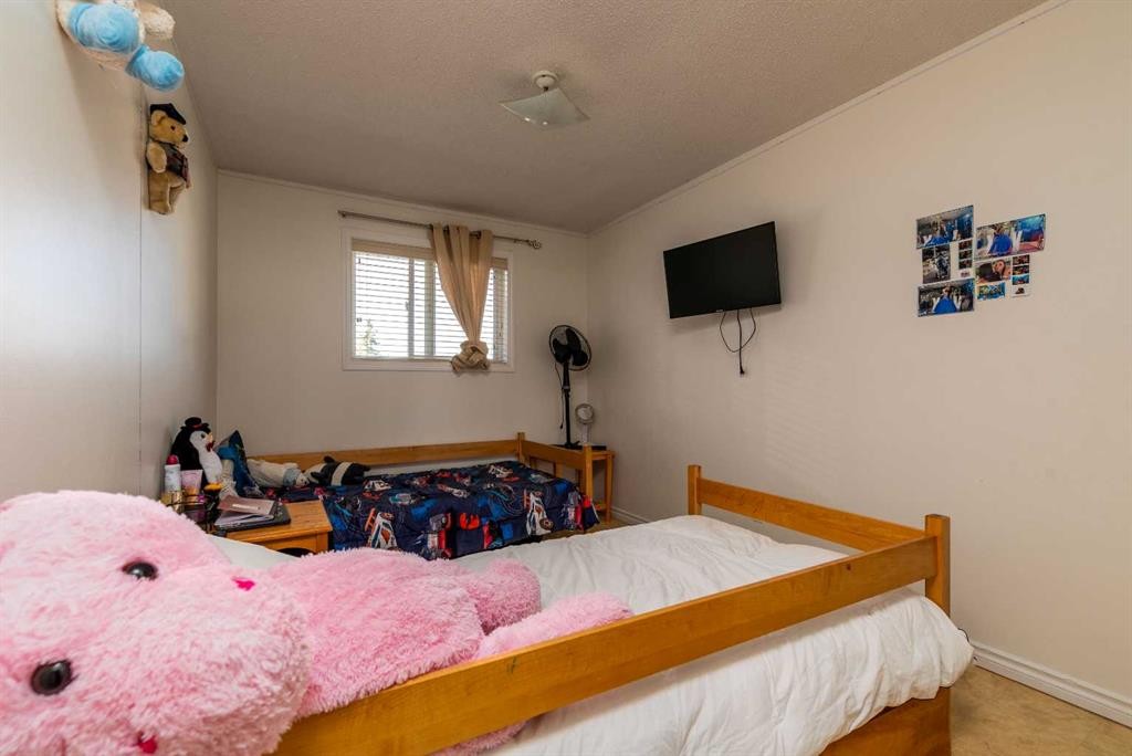 109B-3007 57A Avenue, Lloydminster, AB - Indoor Photo Showing Bedroom