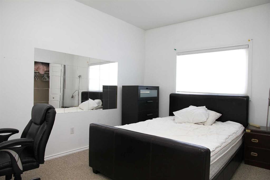 102B-6608 42 Street, Lloydminster, AB - Indoor Photo Showing Bedroom