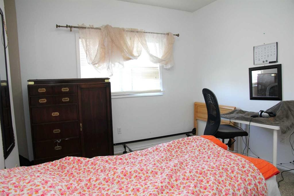 102B-6608 42 Street, Lloydminster, AB - Indoor Photo Showing Bedroom