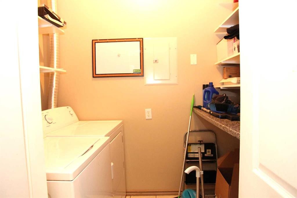 102B-6608 42 Street, Lloydminster, AB - Indoor Photo Showing Laundry Room
