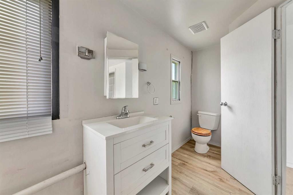 301 8 Avenue, Paradise Hill, SK