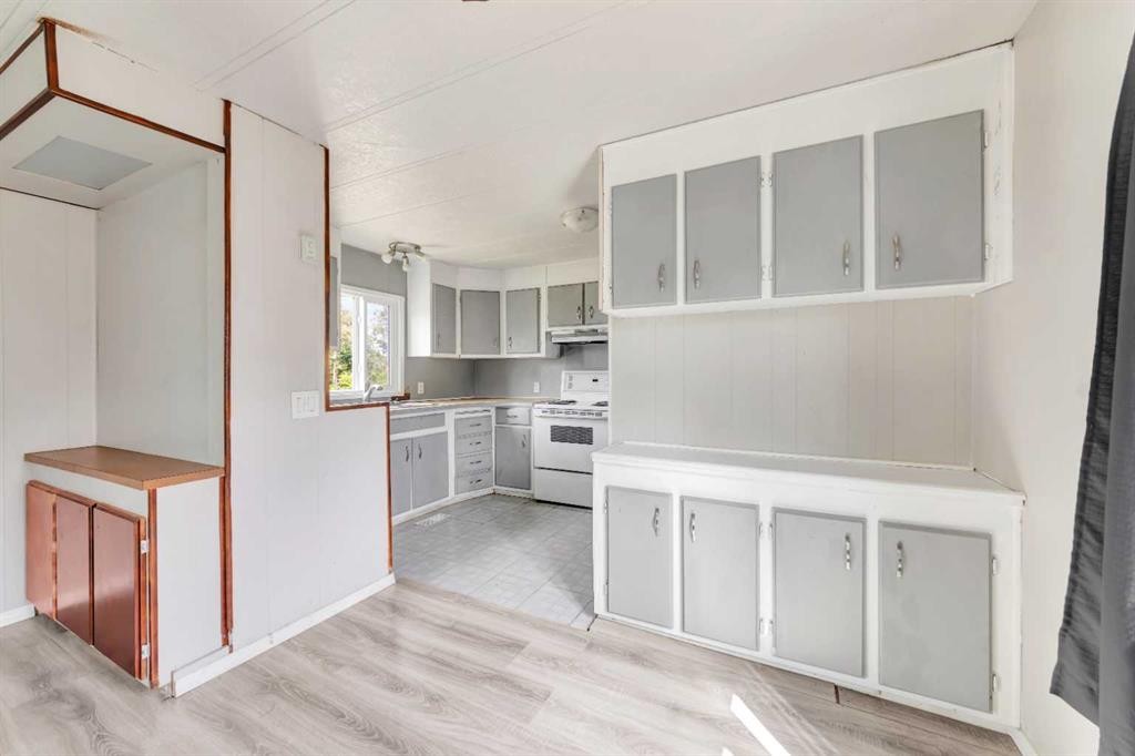 301 8 Avenue, Paradise Hill, SK