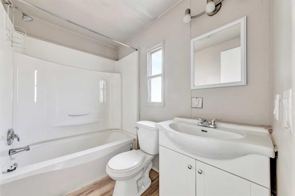 301 8 Avenue, Paradise Hill, SK