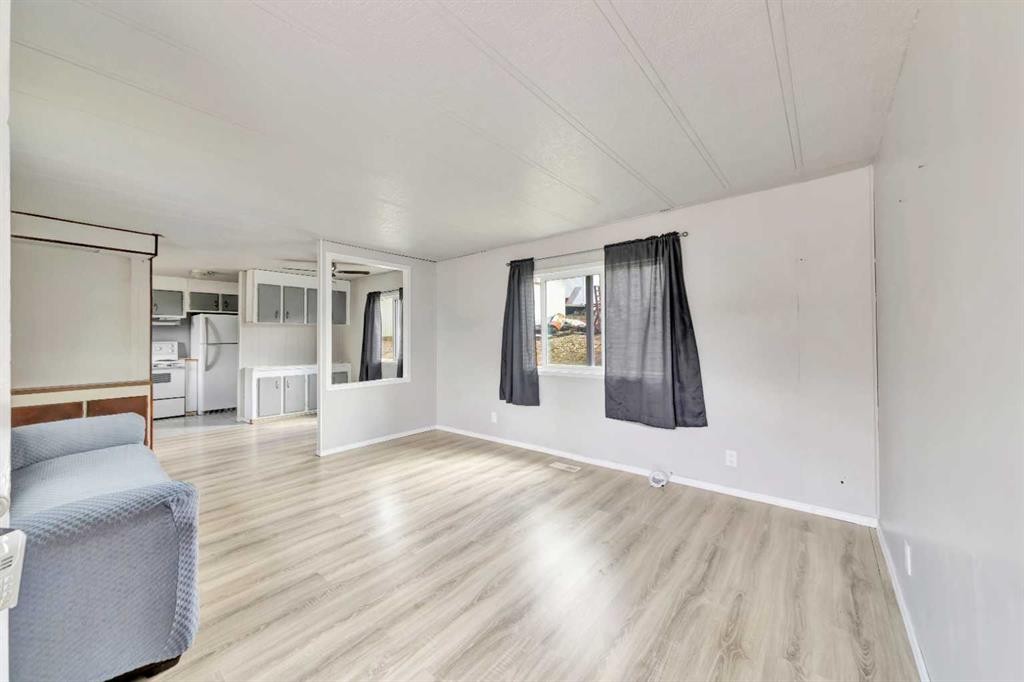 301 8 Avenue, Paradise Hill, SK