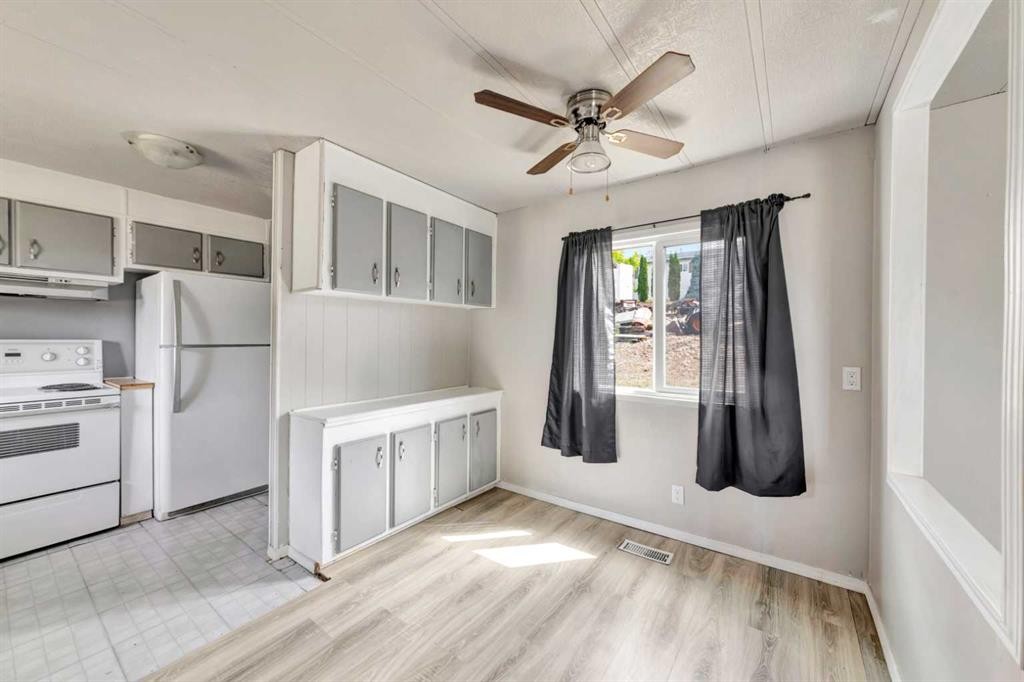 301 8 Avenue, Paradise Hill, SK