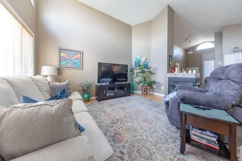 3808-63A Ave Close, Lloydminster, AB - Indoor Photo Showing Living Room
