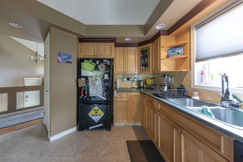 2308 58 Avenue, Lloydminster, AB - Indoor Photo Showing Kitchen With Double Sink