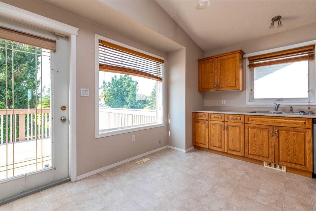 6601 39 Street, Lloydminster, AB - Indoor