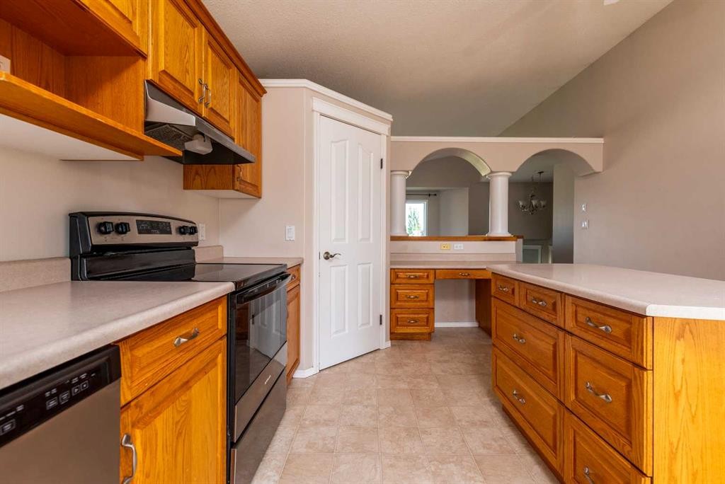 6601 39 Street, Lloydminster, AB - Indoor Photo Showing Kitchen