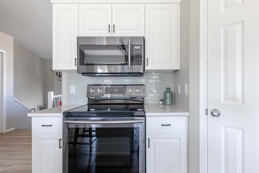 6116 21 Street, Lloydminster, AB - Indoor Photo Showing Kitchen