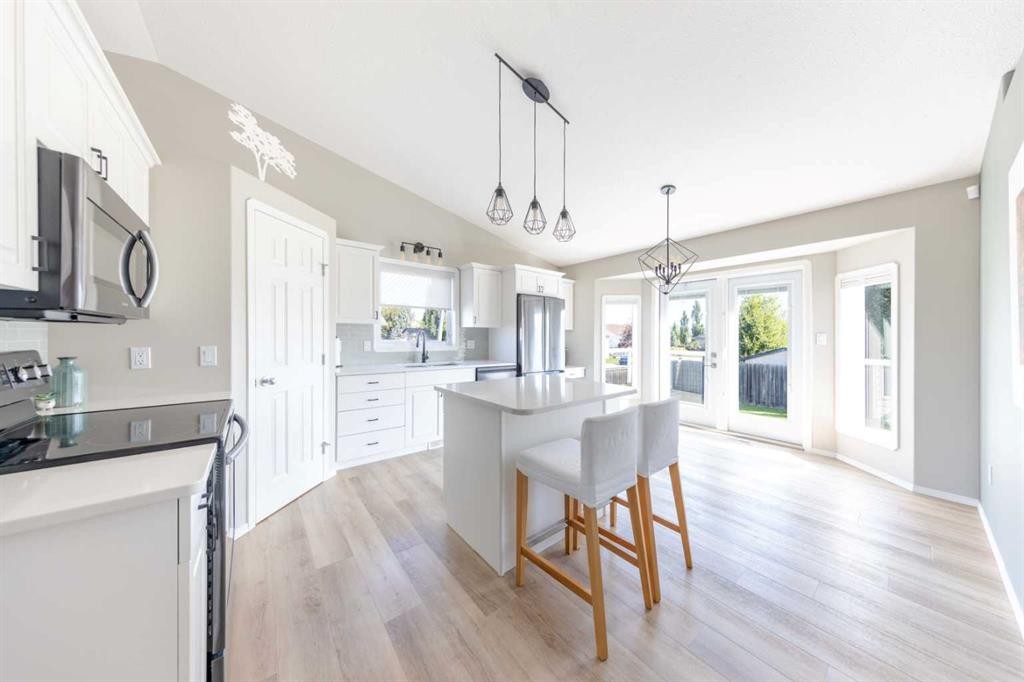 6116 21 Street, Lloydminster, AB - Indoor Photo Showing Kitchen With Upgraded Kitchen