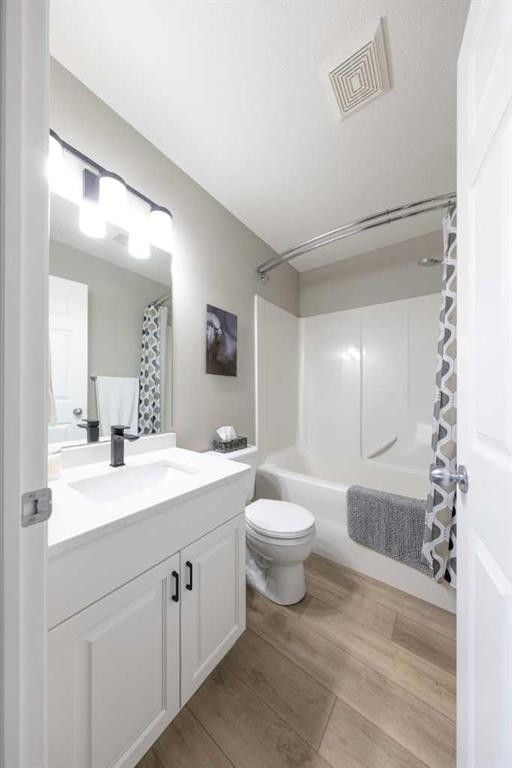 6116 21 Street, Lloydminster, AB - Indoor Photo Showing Bathroom
