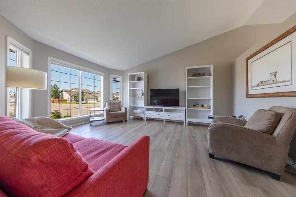 6116 21 Street, Lloydminster, AB - Indoor Photo Showing Living Room