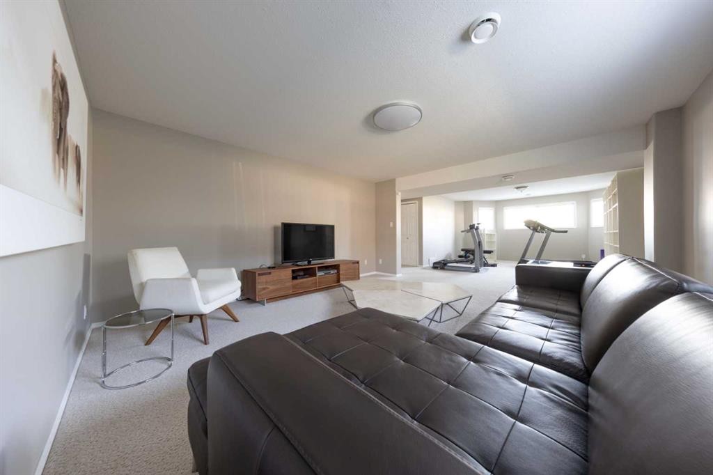 6116 21 Street, Lloydminster, AB - Indoor Photo Showing Living Room