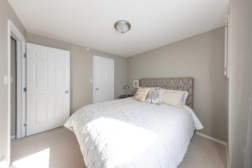 6116 21 Street, Lloydminster, AB - Indoor Photo Showing Bedroom