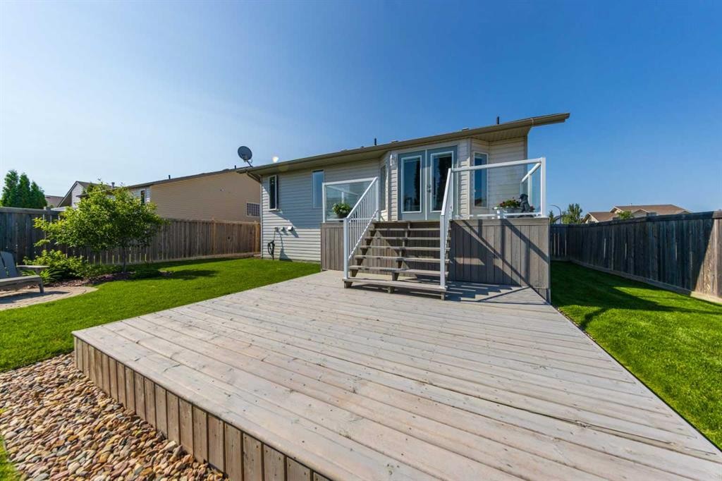 6116 21 Street, Lloydminster, AB - Outdoor