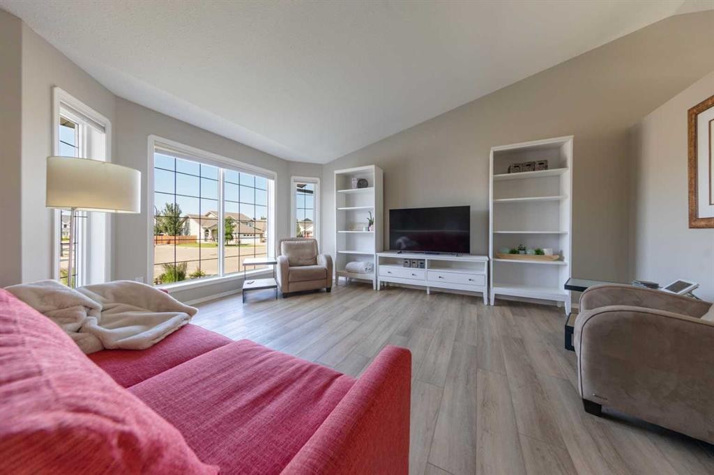 6116 21 Street, Lloydminster, AB - Indoor Photo Showing Living Room
