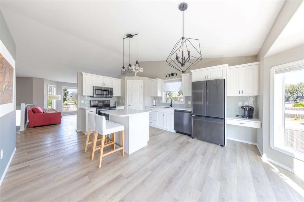 6116 21 Street, Lloydminster, AB - Indoor Photo Showing Kitchen