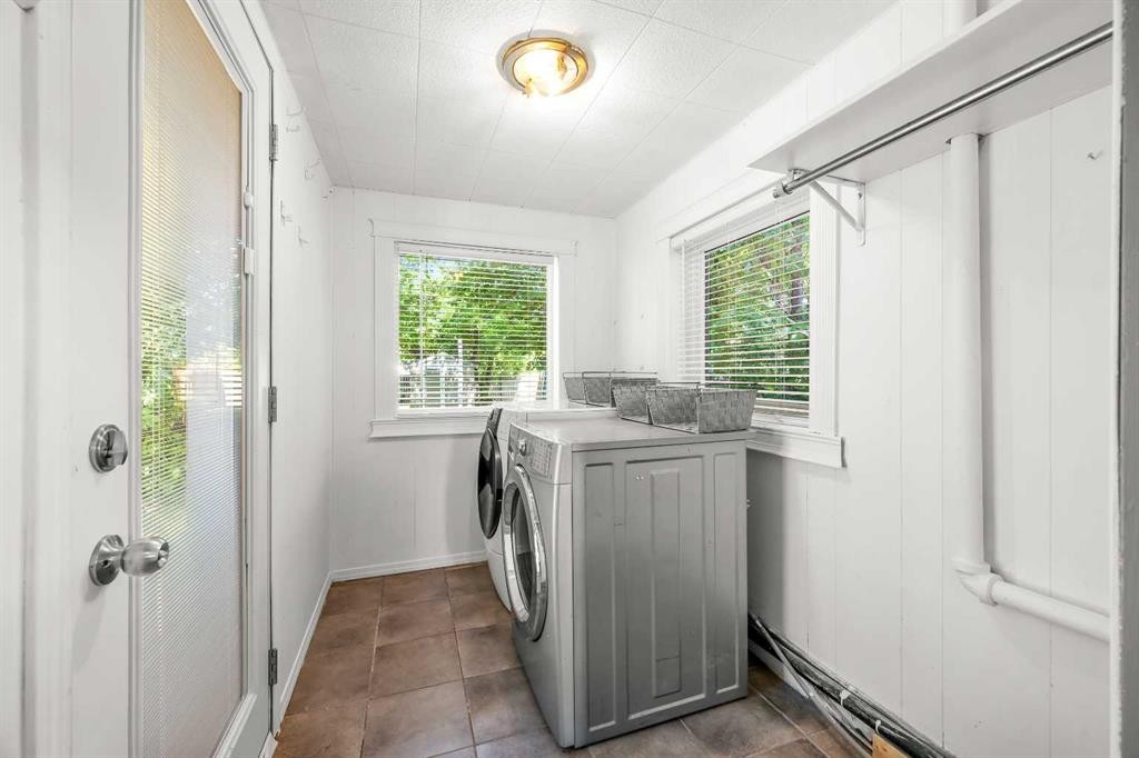 5108 54 Street, Lloydminster, AB - Indoor Photo Showing Laundry Room