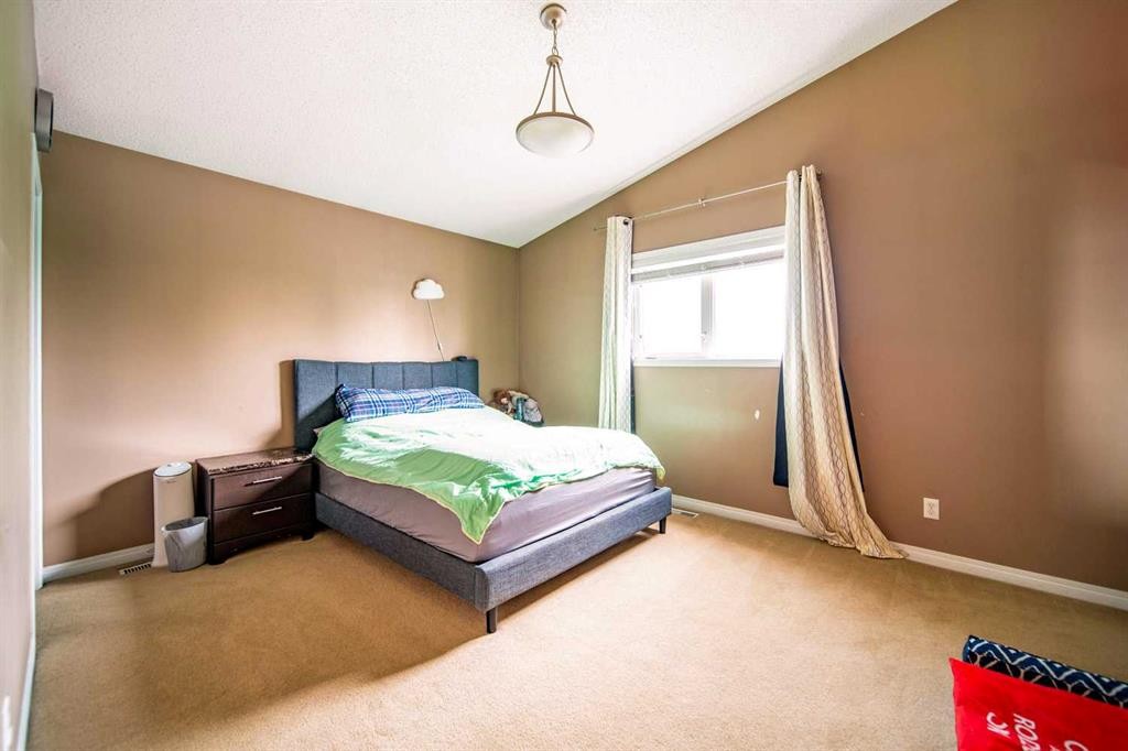 1025 30 Street, Wainwright, AB - Indoor Photo Showing Bedroom