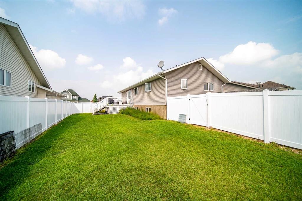 1025 30 Street, Wainwright, AB - Outdoor