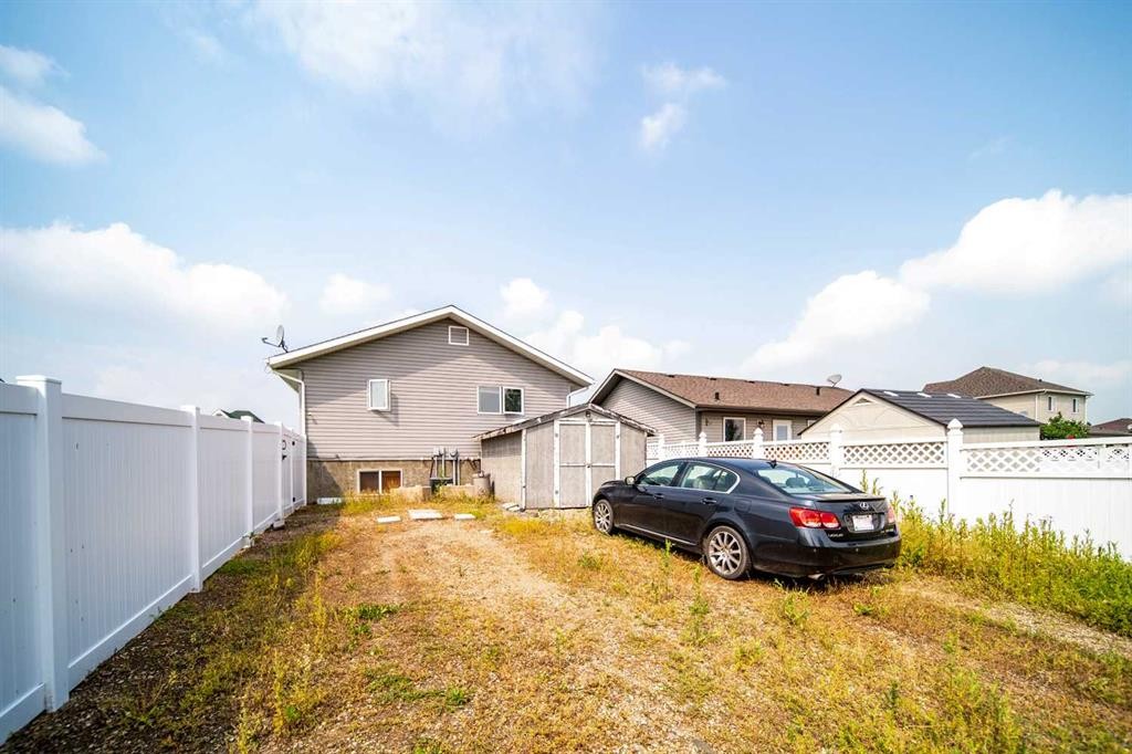 1025 30 Street, Wainwright, AB - Outdoor