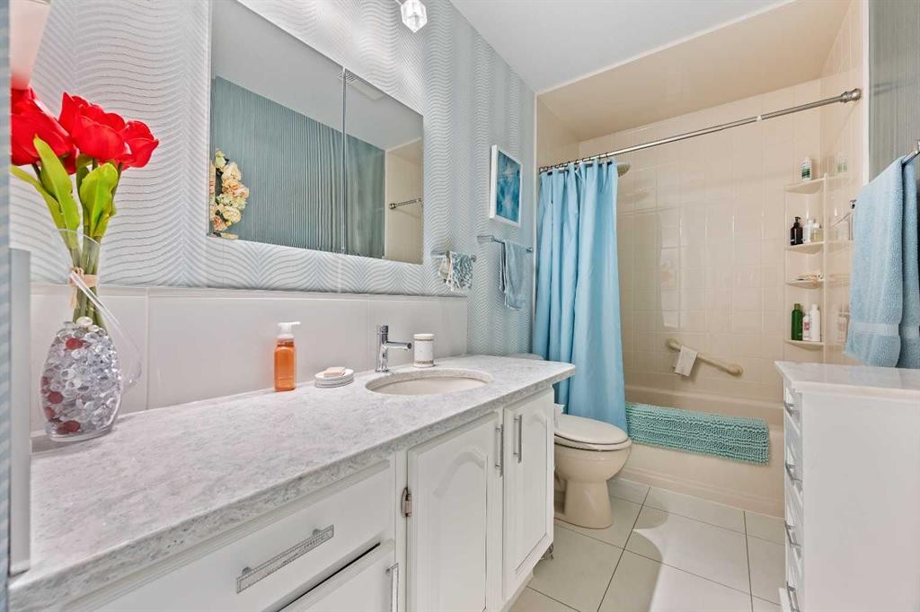 5703 35 Street, Lloydminster, AB - Indoor Photo Showing Bathroom