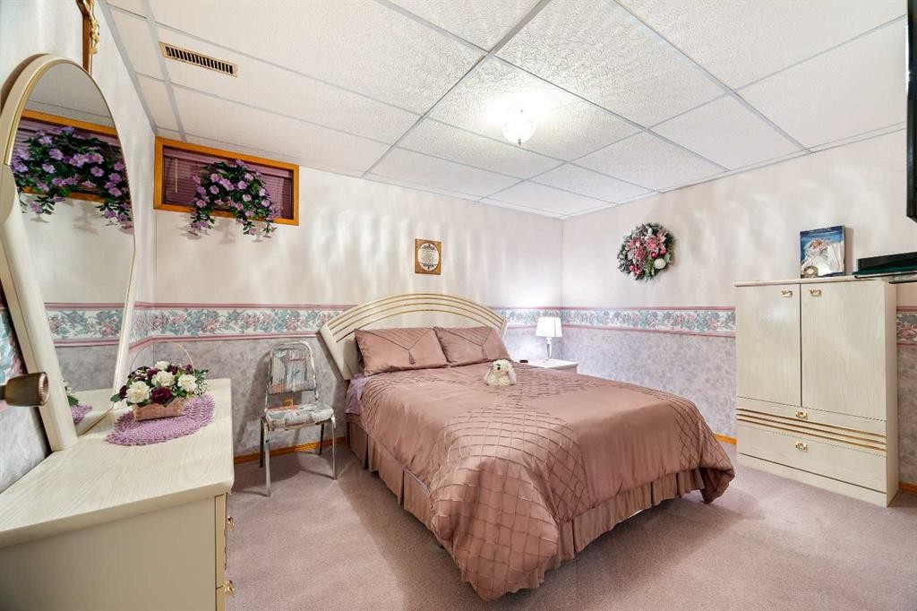 5703 35 Street, Lloydminster, AB - Indoor Photo Showing Bedroom
