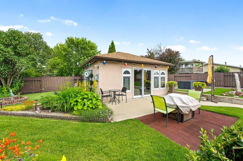 5703 35 Street, Lloydminster, AB - Outdoor