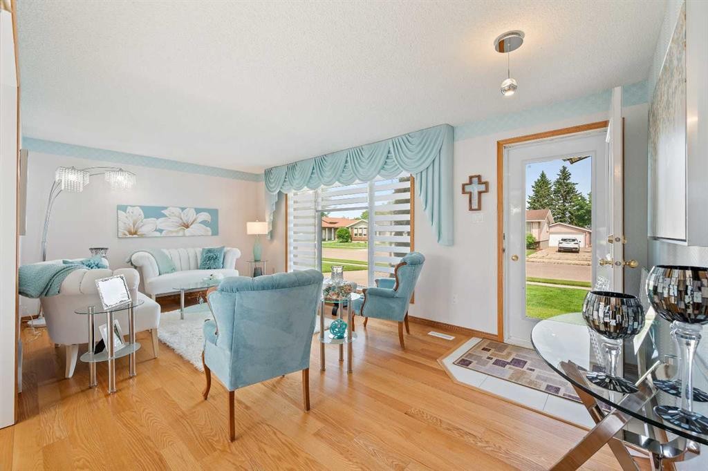 5703 35 Street, Lloydminster, AB - Indoor Photo Showing Dining Room